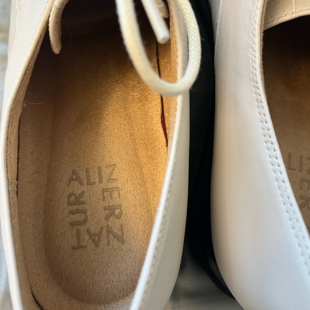 Naturalizer Cream Flats Minimalist Design - Picture 2 of 7
